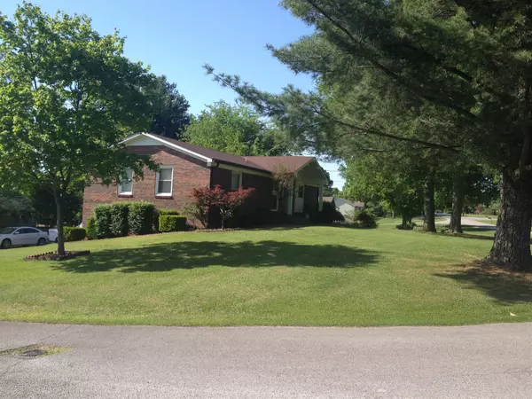 511 Lookout Dr, Columbia, TN 38401