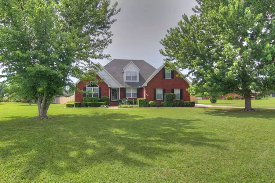 205 Four Season Dr, Murfreesboro, TN 37129