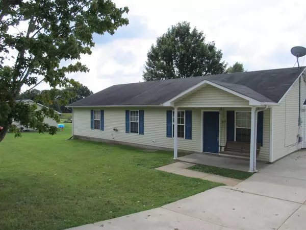 317 Bumpus Mill Rd, Oak Grove, KY 42262