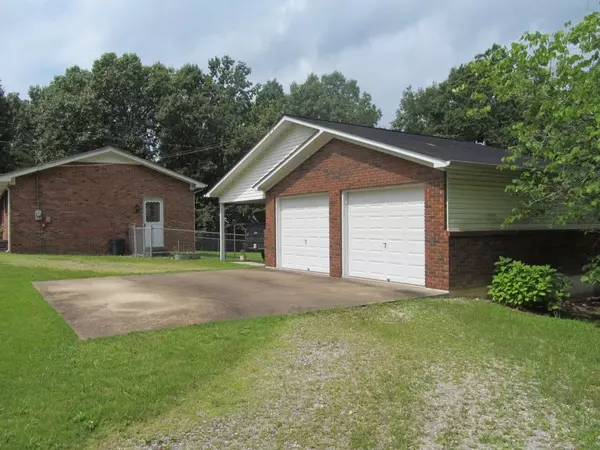 Hohenwald, TN 38462,526 Howard Switch Rd