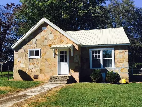 300 Fairview St, Estill Springs, TN 37330