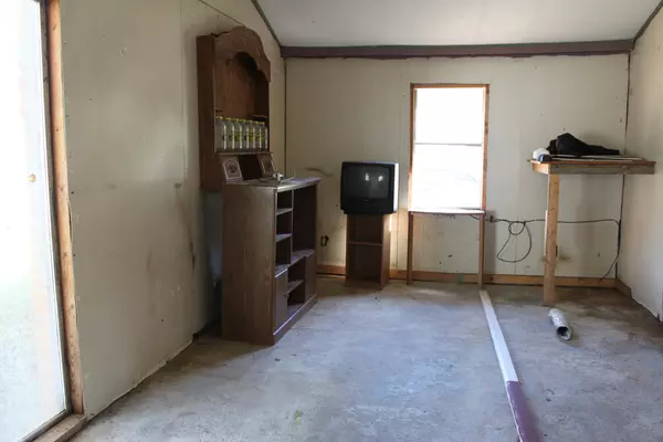 Huntland, TN 37345,104 England Dr