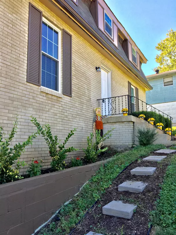 7004 Panama Dr, Hermitage, TN 37076