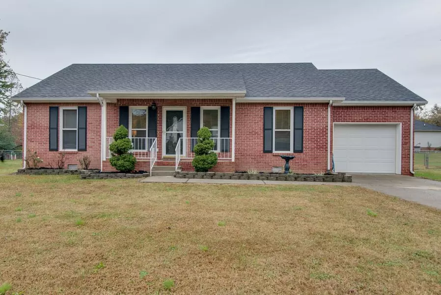 1000 Pin Oak Drive, Dickson, TN 37055