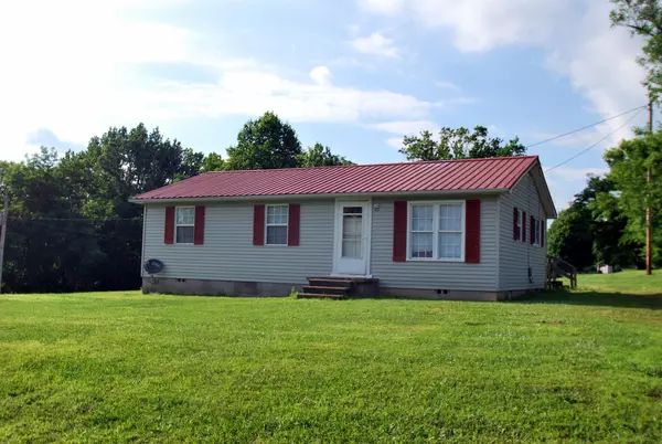 223 Rock House Hollow Rd, Bethpage, TN 37022