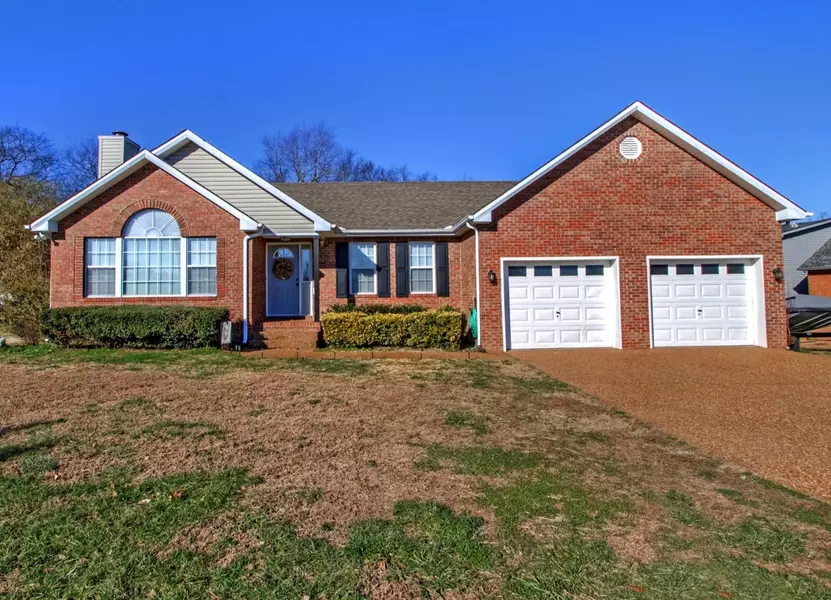 1910 Pointe Barton Dr, Lebanon, TN 37087