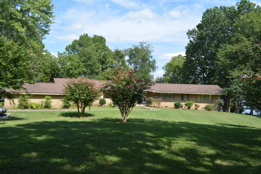 240 Lake Valley Rd, Hendersonville, TN 37075