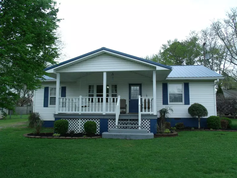 611 Peach St, Cowan, TN 37318