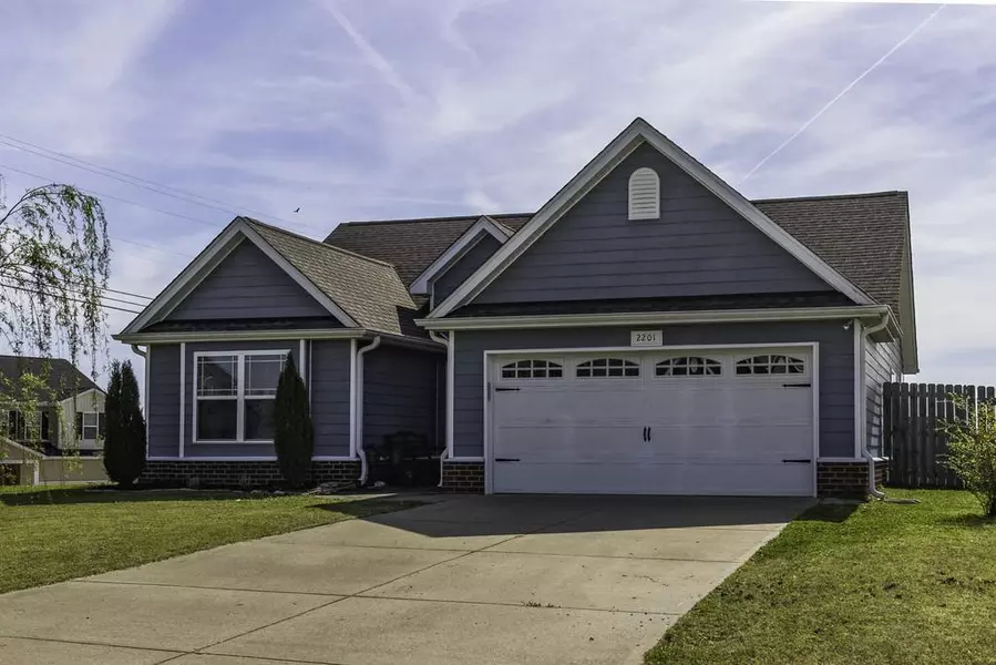 2201 Carpenter Bee Dr, Columbia, TN 38401