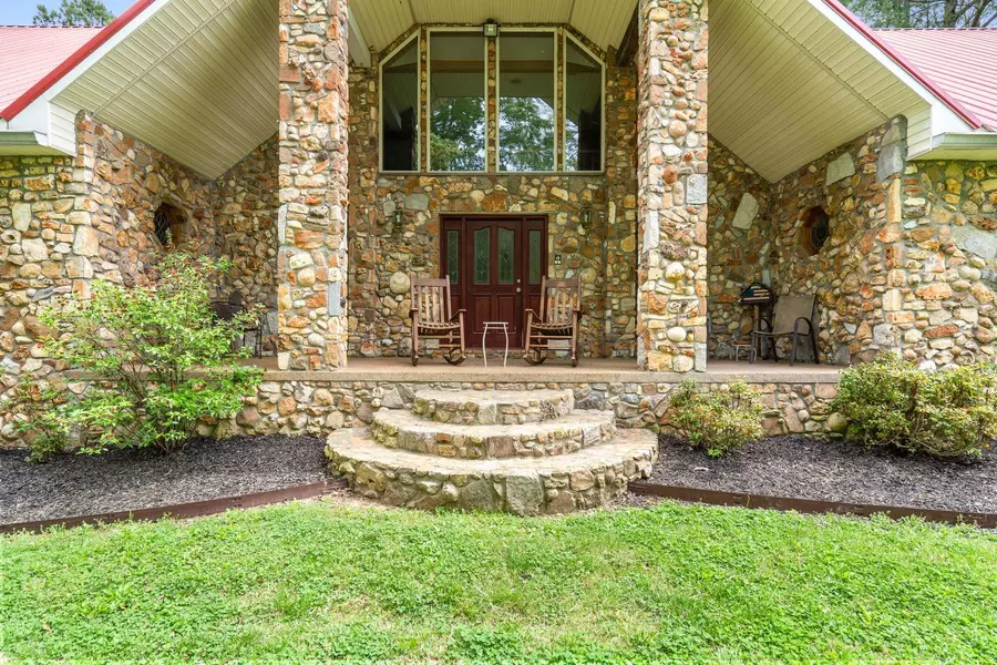 4263 Buds Creek Rd, Cunningham, TN 37052