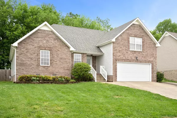 1654 Autumn Dr, Clarksville, TN 37042