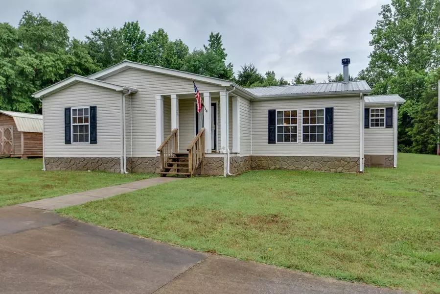 3048 Lobelville Highway, Linden, TN 37096