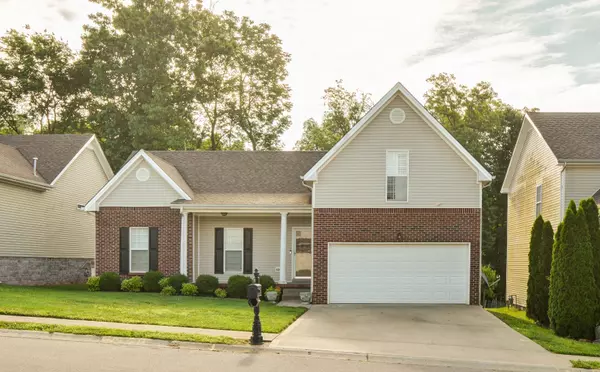 3543 Oak Creek Dr, Clarksville, TN 37040