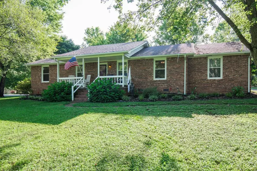 306 Greenfield Ln, Castalian Springs, TN 37031