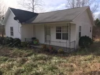 1002 Center Ln, Byrdstown, TN 38549