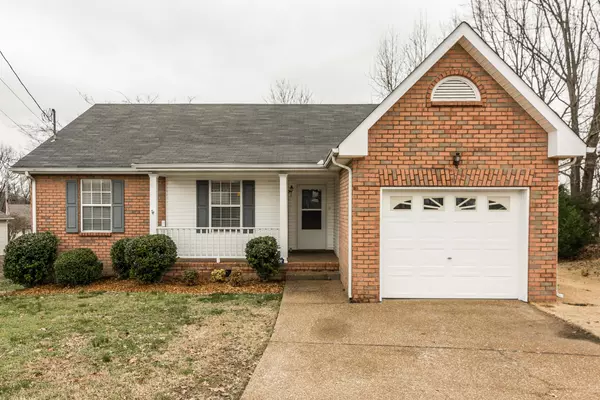 129 Oak Leaf Dr, Hendersonville, TN 37075