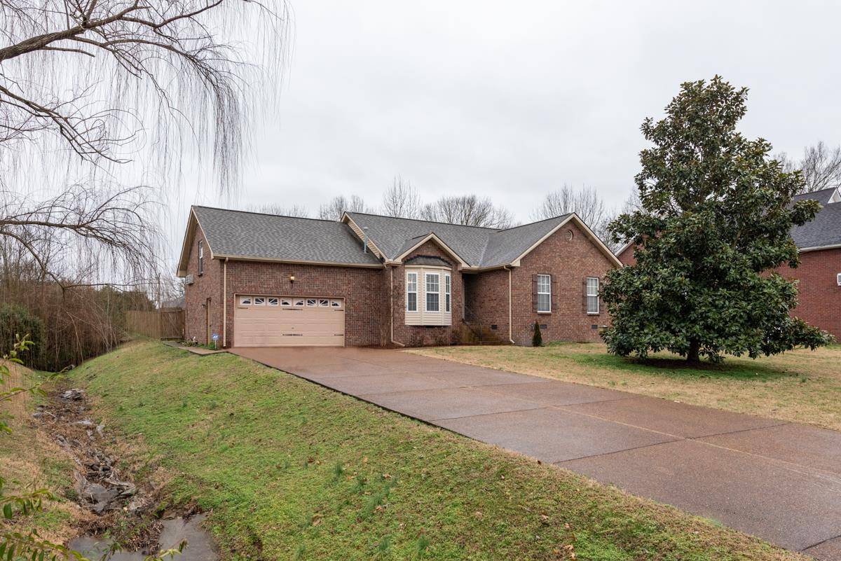 127 Candle Wood Dr, Hendersonville, TN 37075