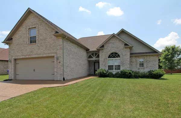 209 Landons Cir, White House, TN 37188