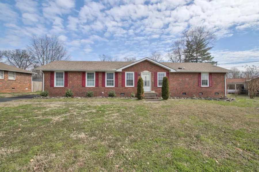 240 Wessington Pl, Hendersonville, TN 37075