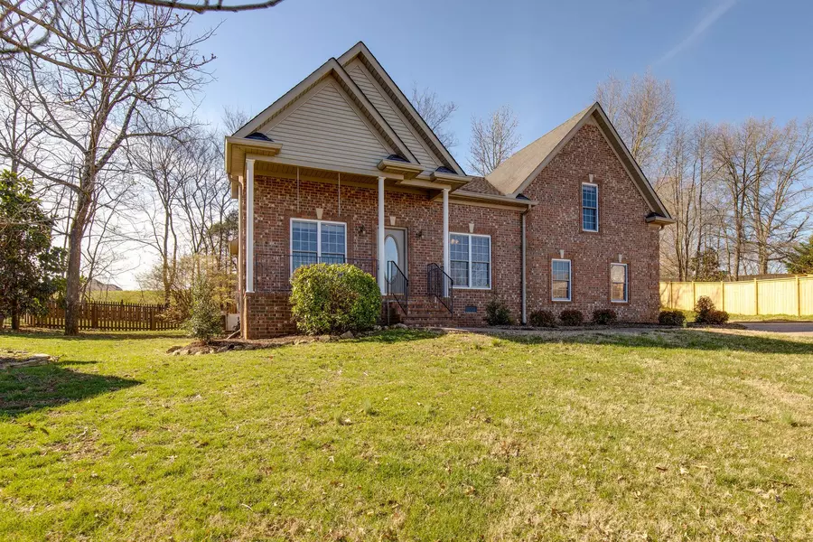 104 Gemstone Ct, White House, TN 37188