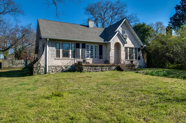 2418 W Linden Ave, Nashville, TN 37212