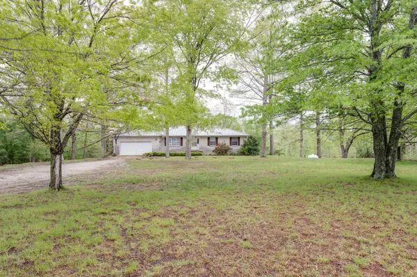 384 Old Florence Pulaski Rd, Leoma, TN 38468