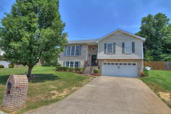 1039 Hedge Apple Dr, Clarksville, TN 37040