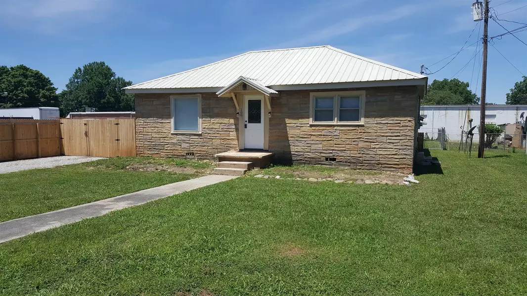 109 9Th Ave N, Decherd, TN 37324