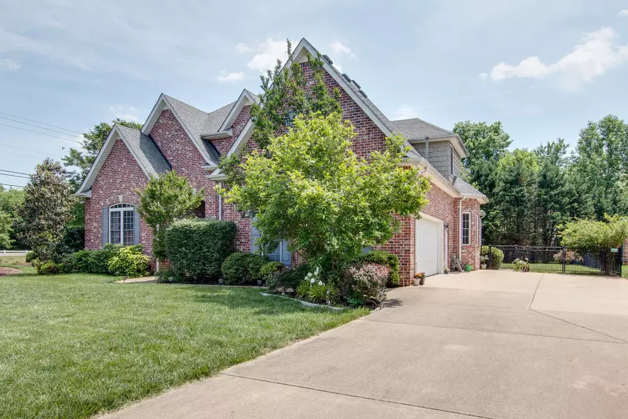 1703 Satinwood Dr, Murfreesboro, TN 37129