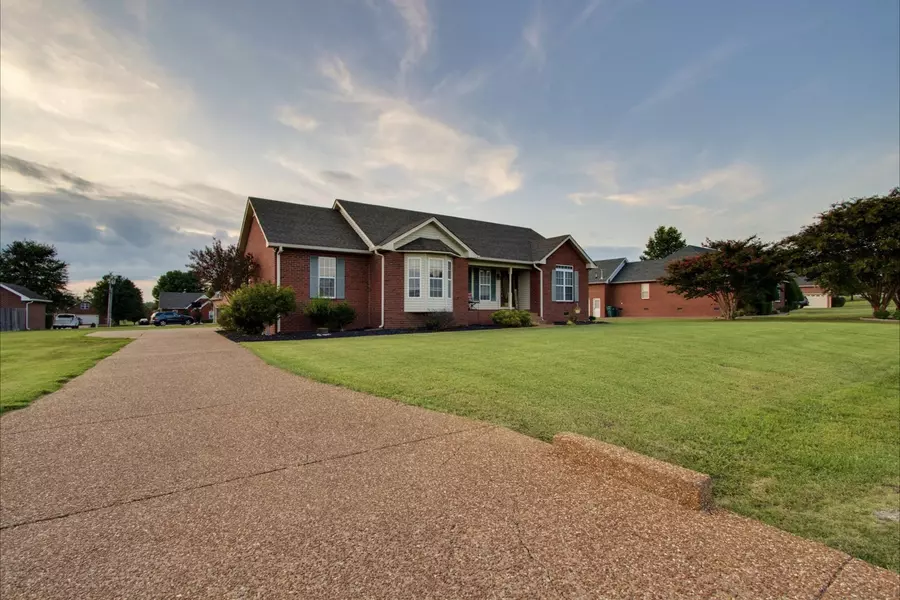 202 Fox Hunt Ln, Lebanon, TN 37087