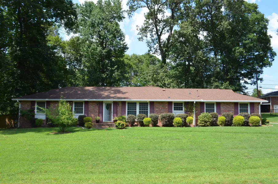 2161 N Meadow Dr, Clarksville, TN 37043