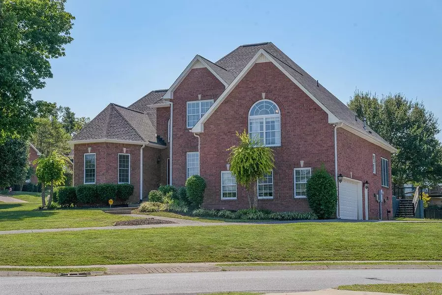 200 Crooked Creek Ln, Hendersonville, TN 37075