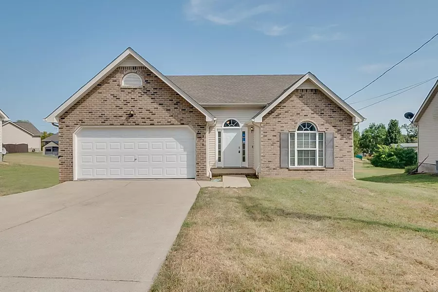 336 Clearlake Dr, La Vergne, TN 37086