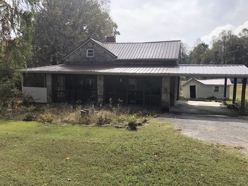 26 Natural Bridge Rd, Sewanee, TN 37375