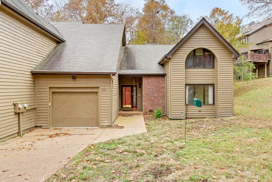 770 Harpeth Trace Dr, Nashville, TN 37221