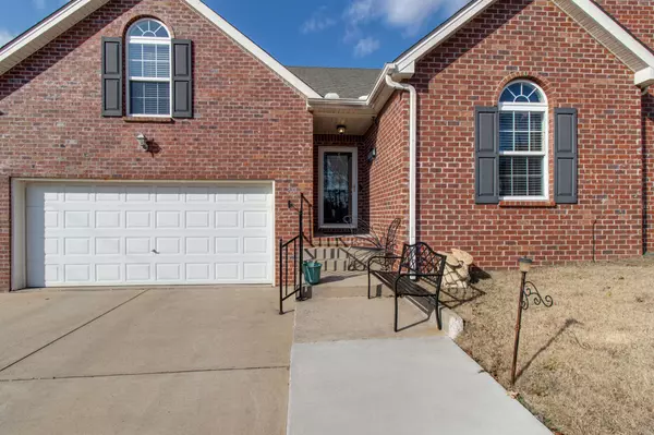 2001 Summit Ln, La Vergne, TN 37086