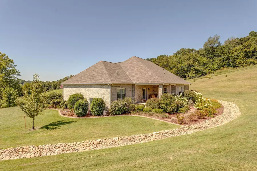 775 Ella West Cir, Lynnville, TN 38472