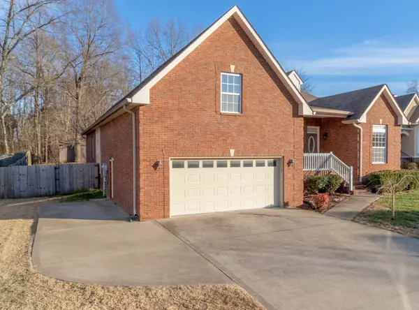 Adams, TN 37010,1213 Voyage Ct