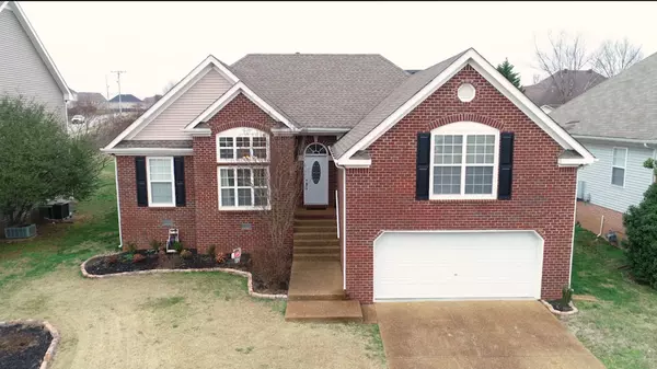 2262 Dewey Dr, Spring Hill, TN 37174