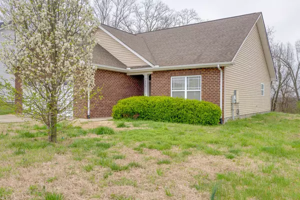 206 Wyburn Pl, Burns, TN 37029