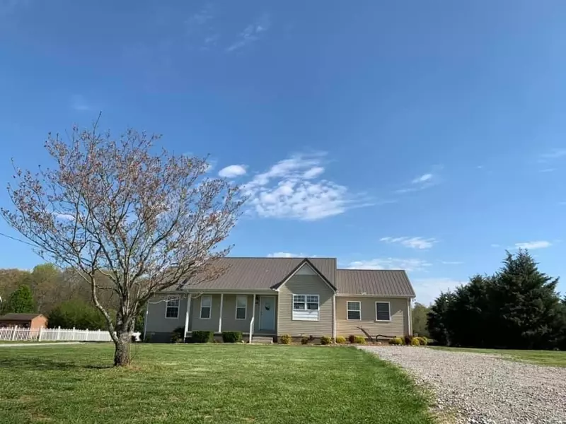 693 Six Mile Board Rd, Belvidere, TN 37306