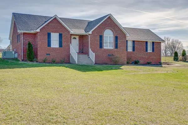 Dickson, TN 37055,1002 Lakeview Cir