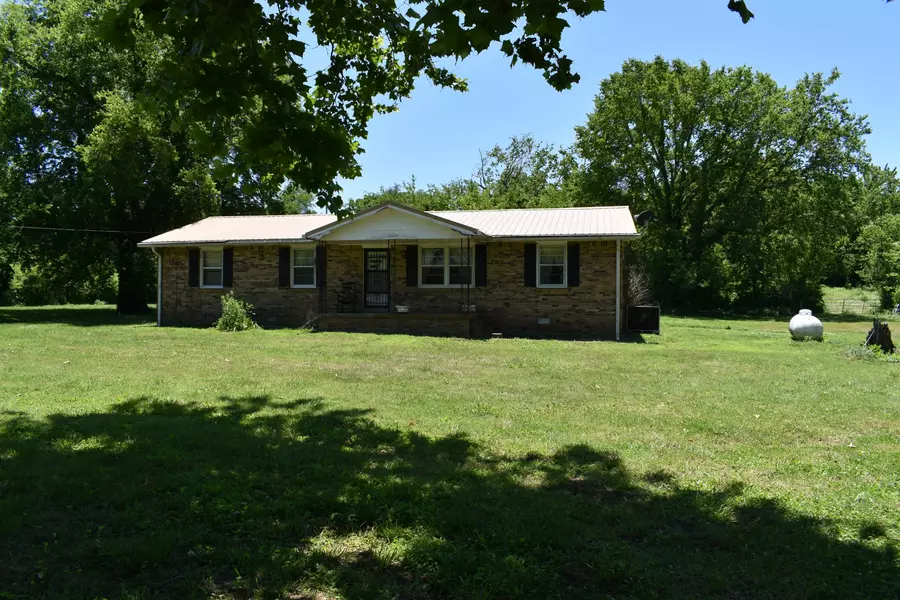 4457 Greenfield Bend Rd, Williamsport, TN 38487