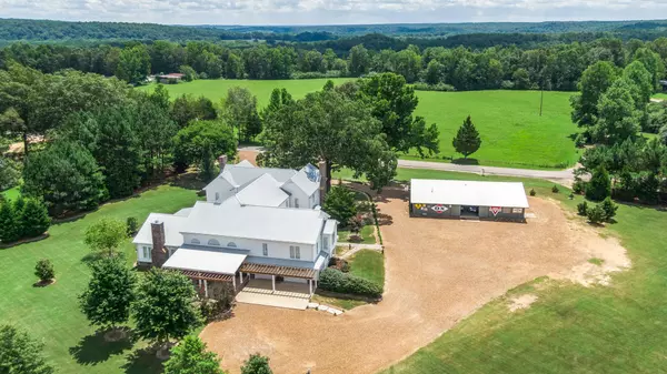 Linden, TN 37096,332 Horseshoe Bend Rd