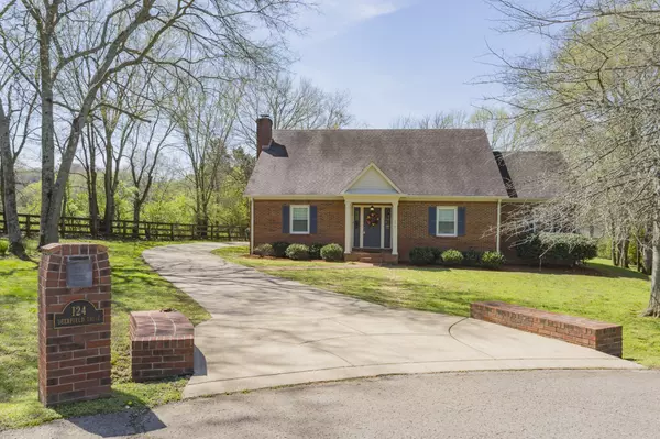 124 Deerfield Dr, Columbia, TN 38401