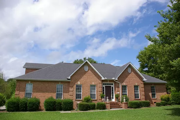 101 Provins Dr, Tullahoma, TN 37388