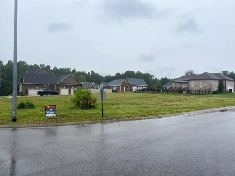 110 Creekwood Ln, Tullahoma, TN 37388