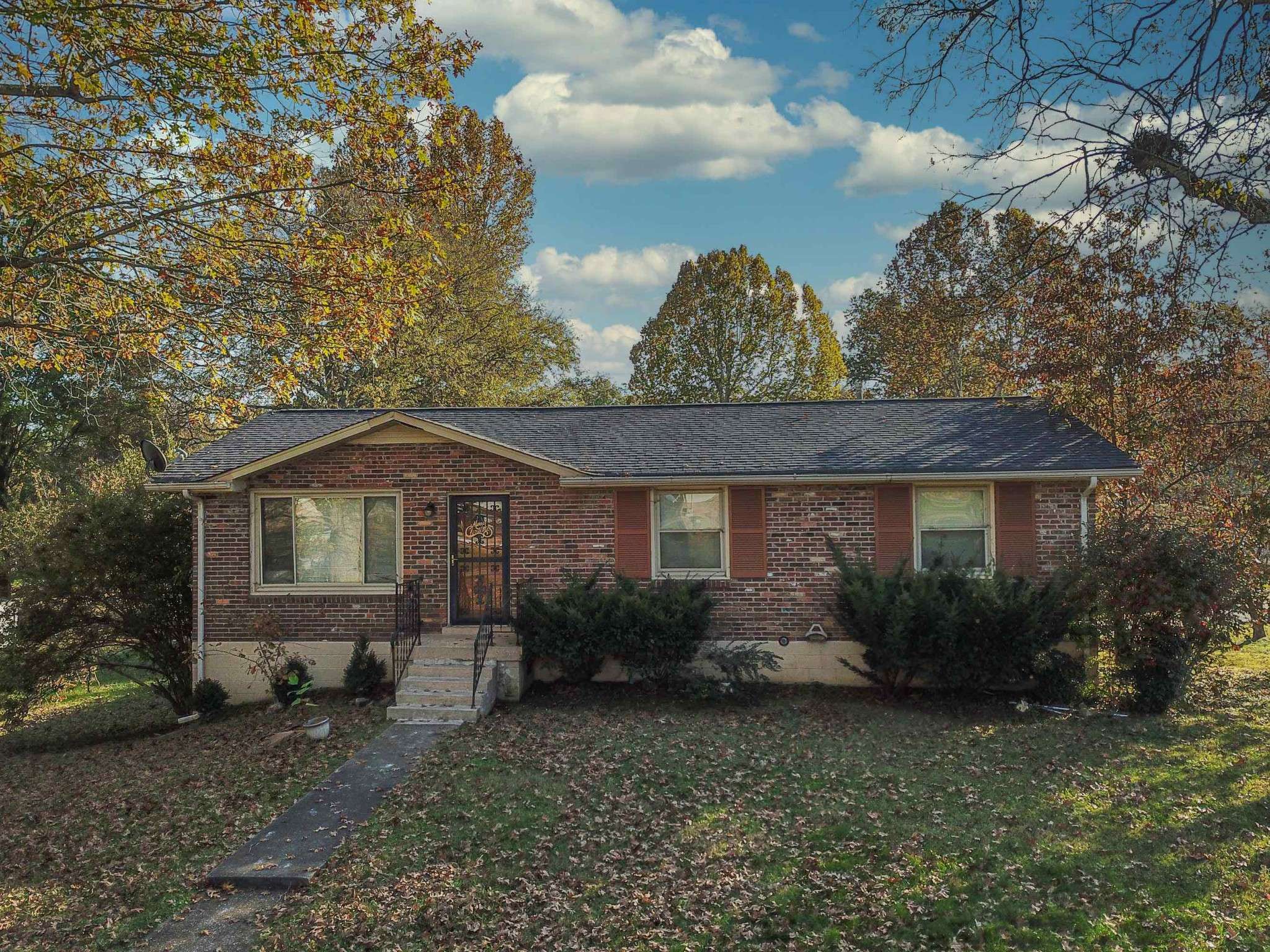238 Lakeside Park Dr, Hendersonville, TN 37075