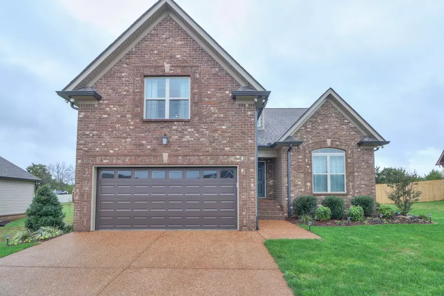 135 Hartmann Crossing Dr, Lebanon, TN 37087