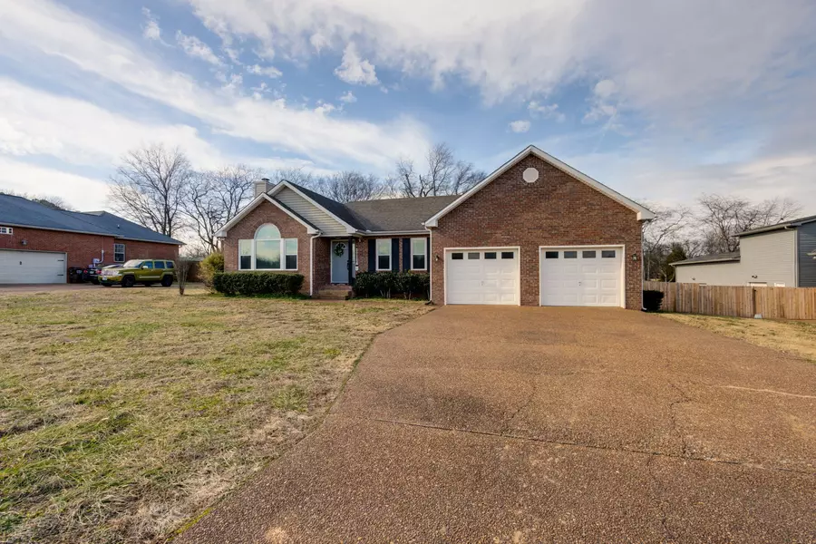 1910 Pointe Barton Dr, Lebanon, TN 37087